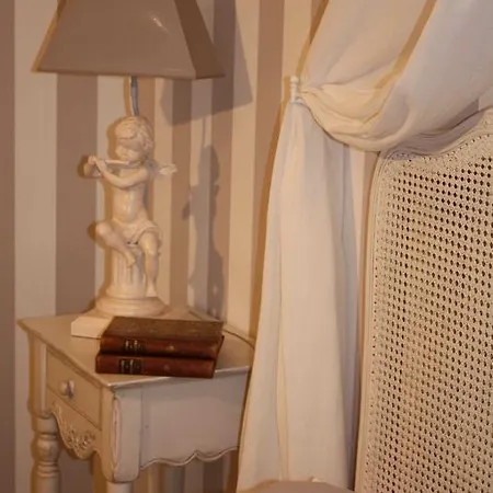La Cigaliere Bed & Breakfast *